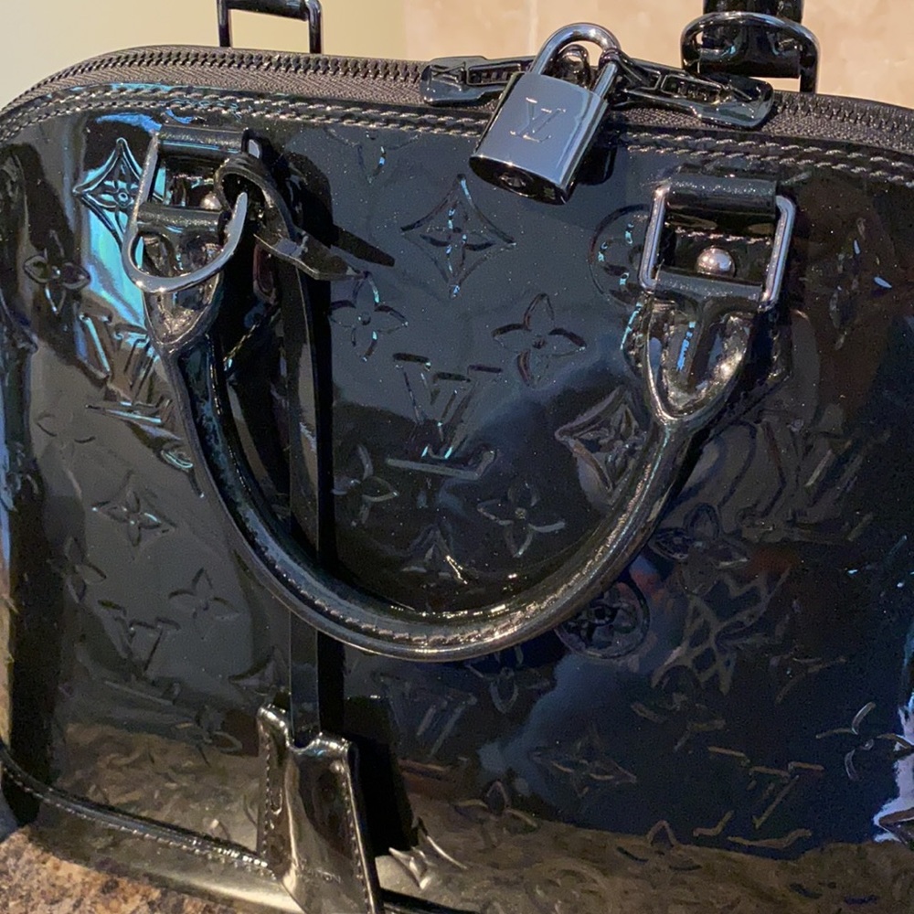 Sold🖤 Louis Vuitton Alma PM Magnetique - Picture 3 of 16